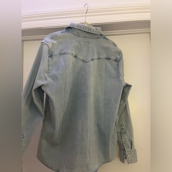 levi’s NWT size large blue denim pearl button up shirt - Picture 3 of 9